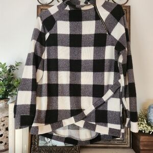 Betsey's Botique Zip Mockneck Buffalo Check Pullover Size S